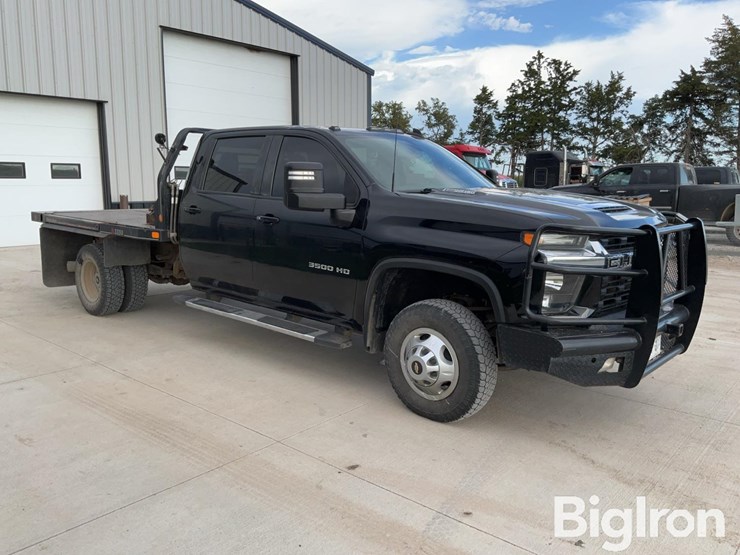 2021-chevrolet-silverado-3500-image-3