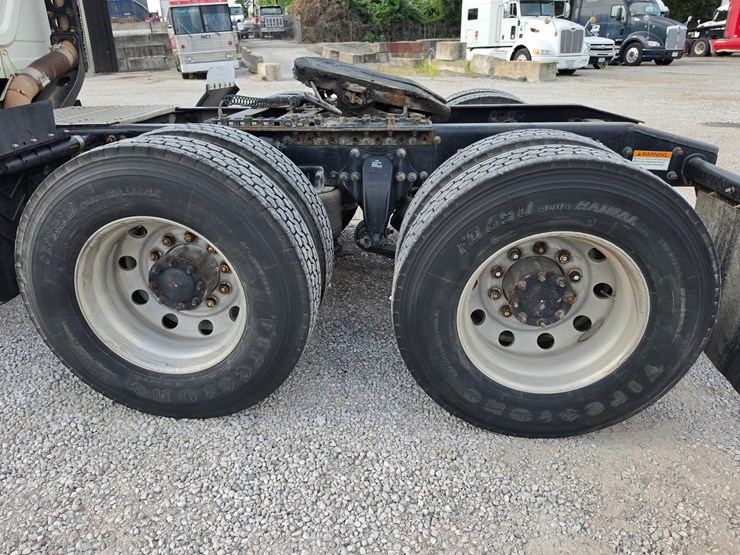 2012-freightliner-cascadia-125-image-104