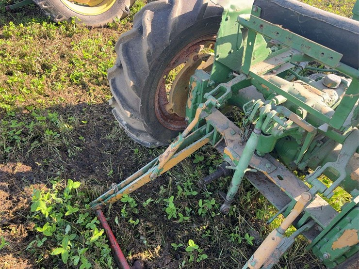 john-deere-330-image-10