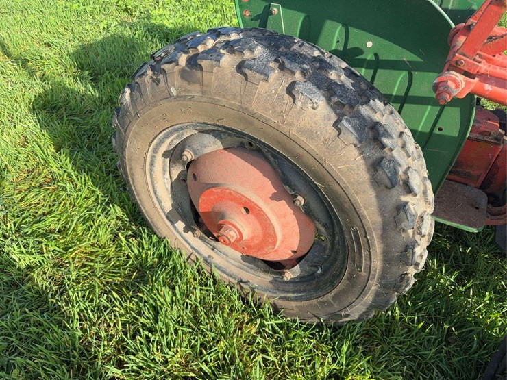 john-deere-320-image-22