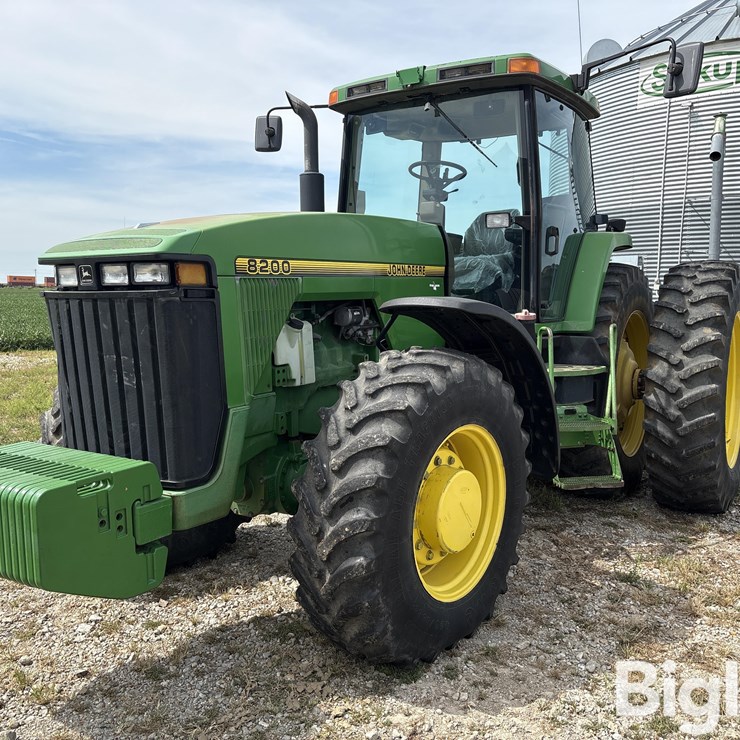 1995 JOHN DEERE 8200