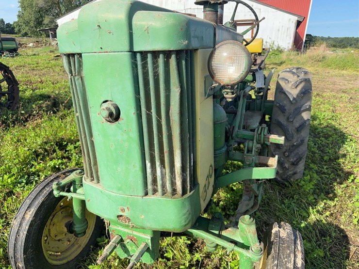 john-deere-320-image-16