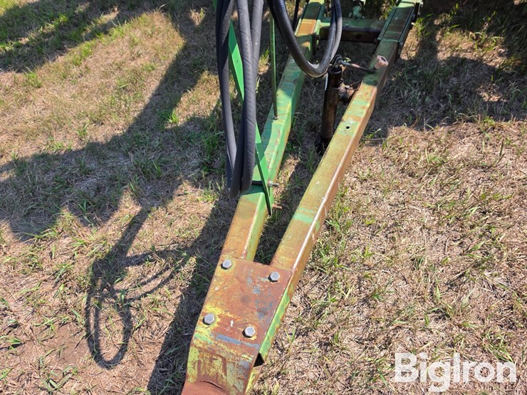 john-deere-235-image-17