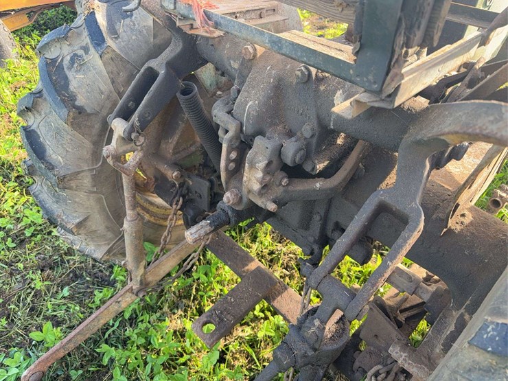 john-deere-330-image-14