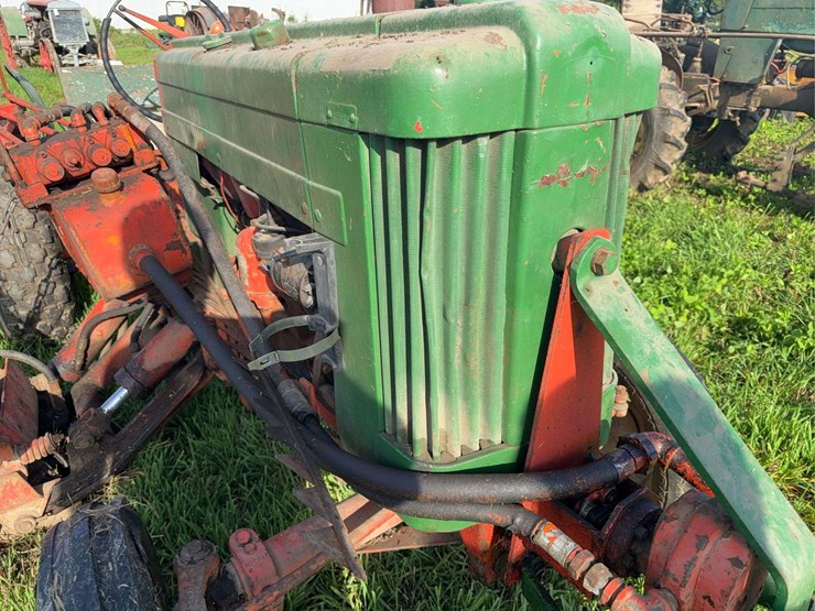 john-deere-320-image-18