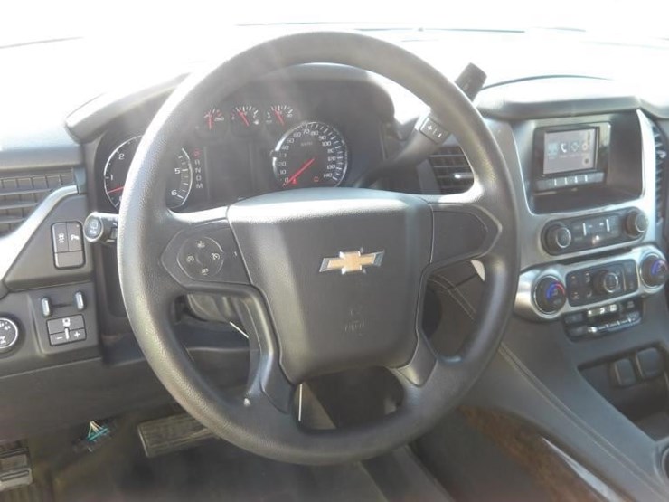 2015-chevrolet-tahoe-image-18