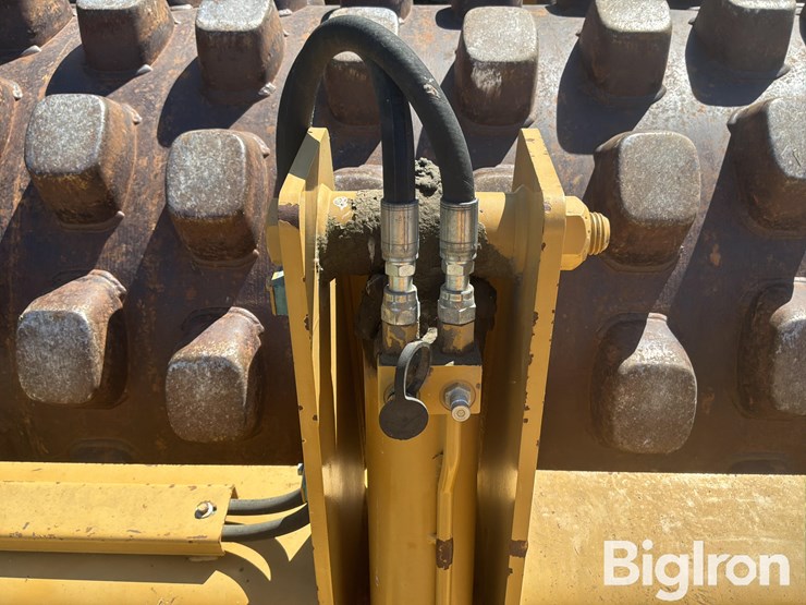 2009-caterpillar-cp56-image-10