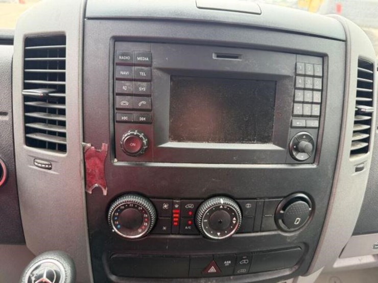 2018-mercedes-benz-sprinter-2500-image-11