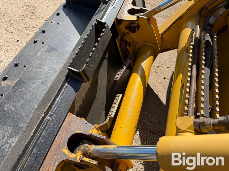 john-deere-325-image-17
