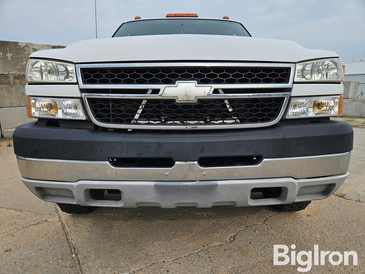 2006-chevrolet-silverado-3500-image-9