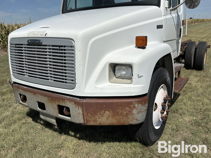 1999-freightliner-fl70-image-9