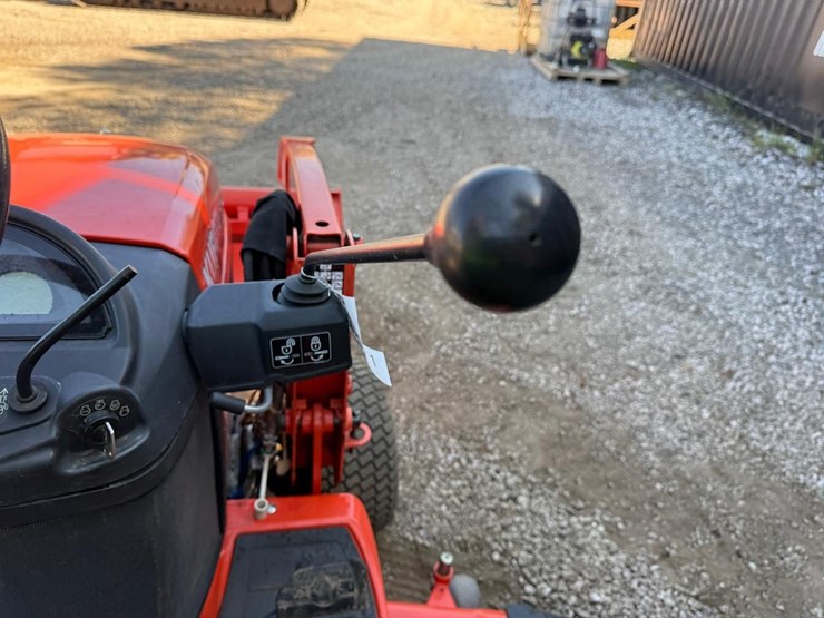 2014-kubota-bx2370-image-29
