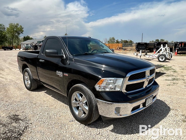 2022-ram-1500-classic-image-3
