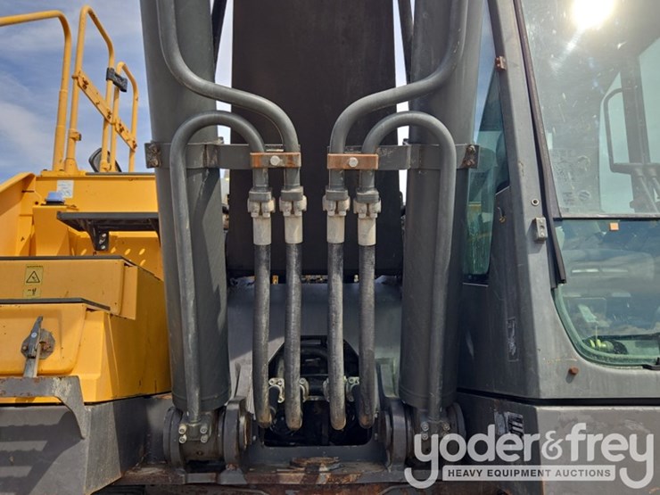 2015-volvo-ec350el-image-24