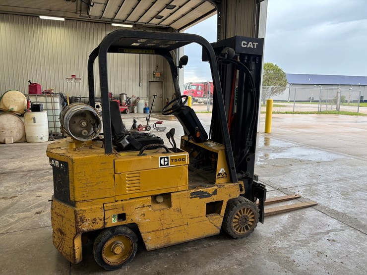 caterpillar-t50d-image-4