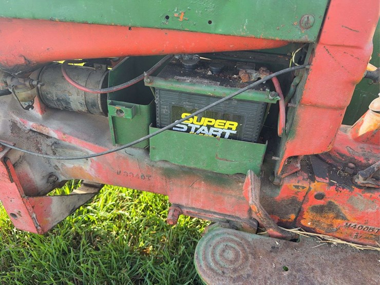 john-deere-320-image-10
