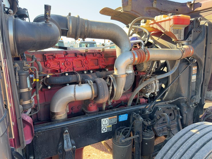 2022-peterbilt-389-image-29