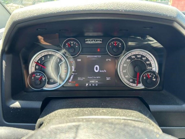 2019-ram-1500-slt-image-10