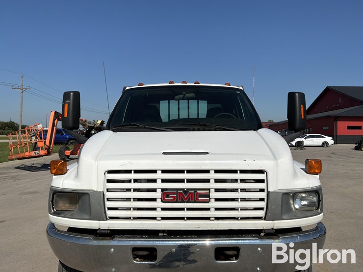 2008-gmc-5500-image-10
