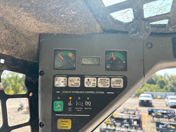 2004-bobcat-s130-image-11