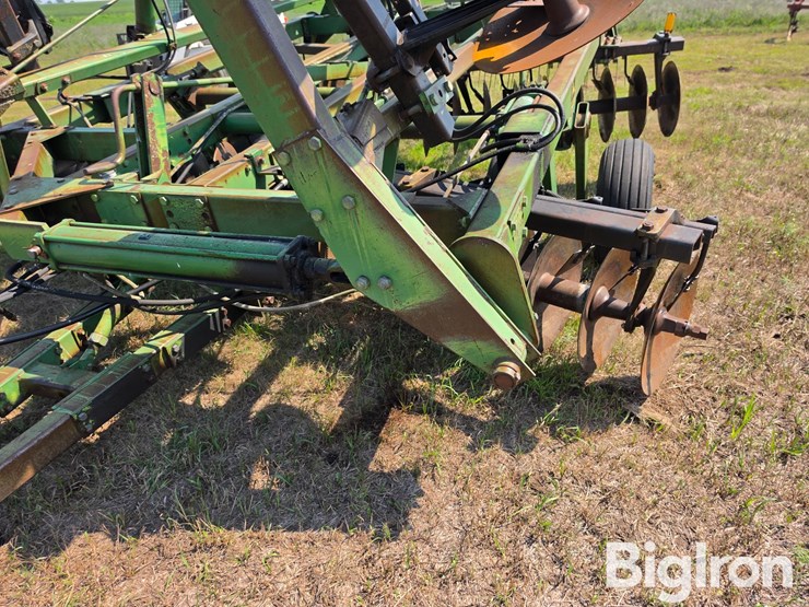 john-deere-235-image-14