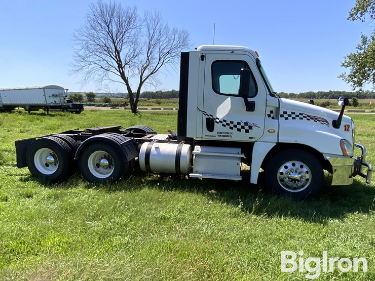 2012-freightliner-cascadia-125-image-4