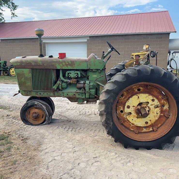 JOHN DEERE 3010