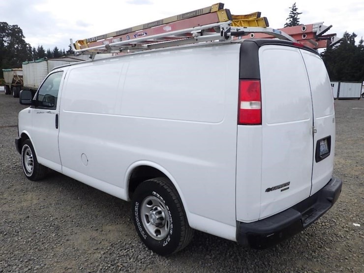 2016-utility-van-image-3