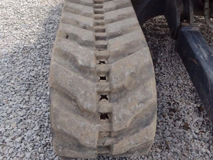 2021-deere-35g-image-30