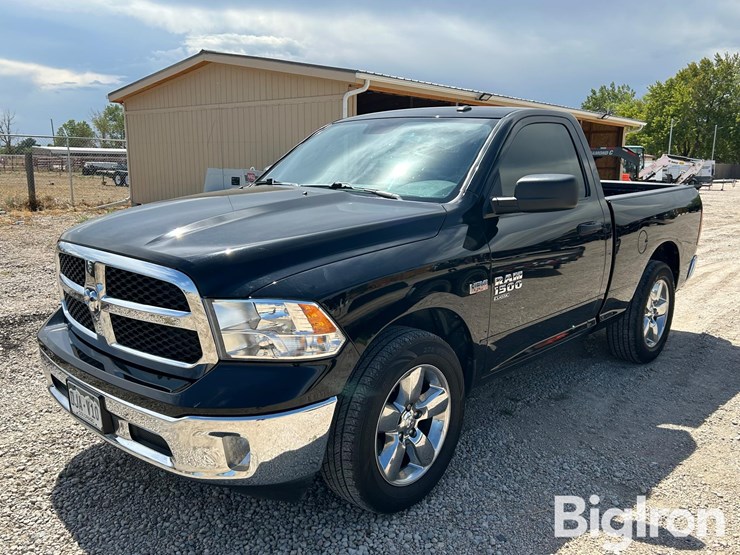 2022-ram-1500-classic-image-1