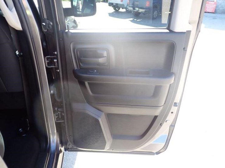 2019-dodge-1500-image-32