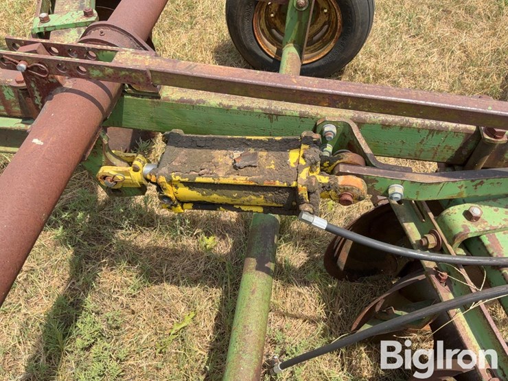 john-deere-12-image-12