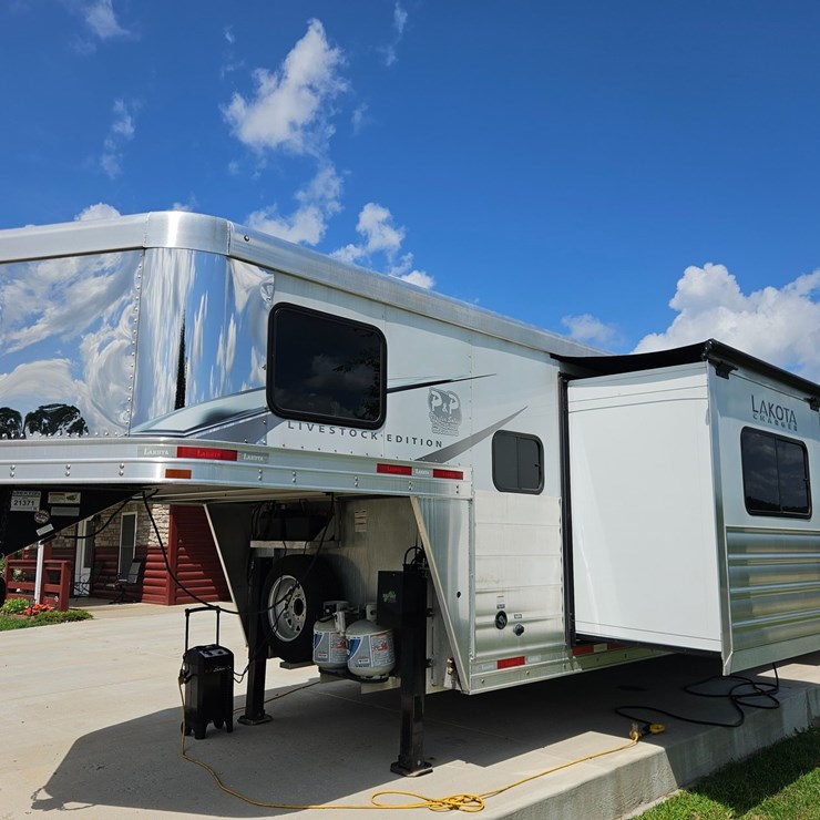 #21371 • 2021 Lakota Charger Trailer