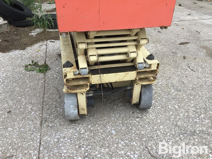 2002-jlg-1932e2-image-10