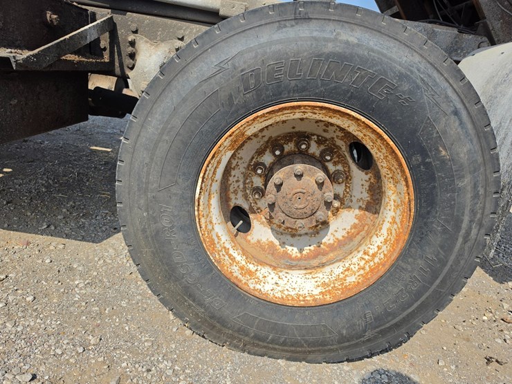 2005-freightliner-m2-106-image-84