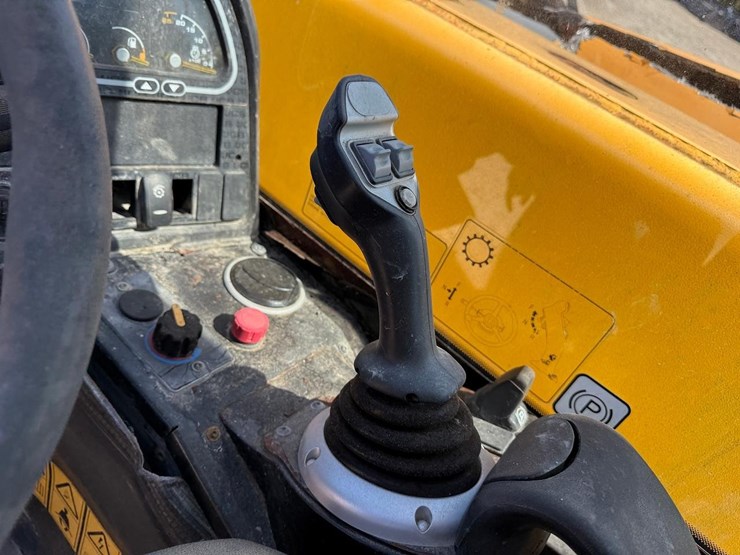 2017-jcb-505-20tc-image-18