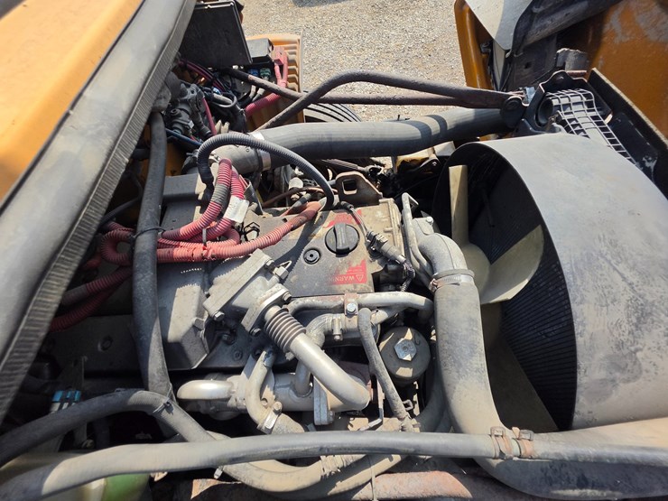 2005-freightliner-m2-106-image-57