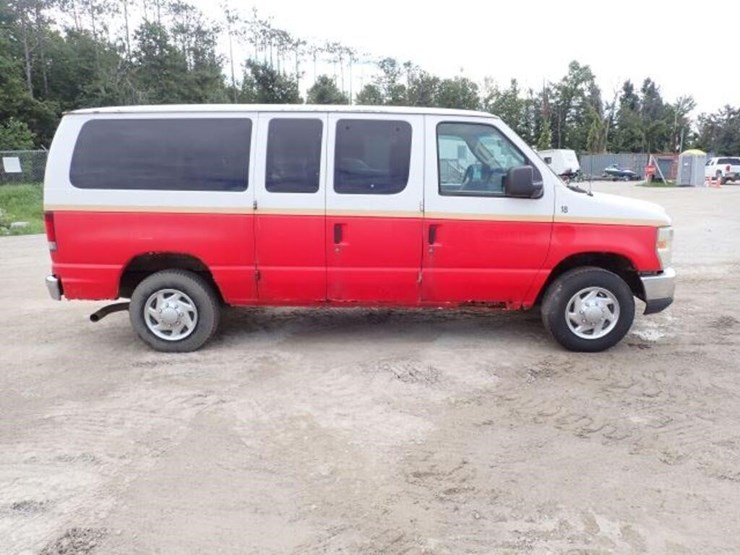 2010-ford-e350-xlt-image-4