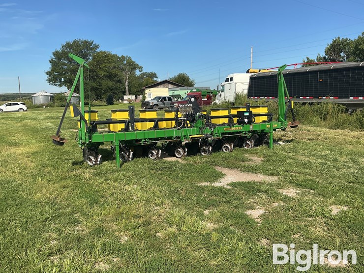 john-deere-1700-image-3
