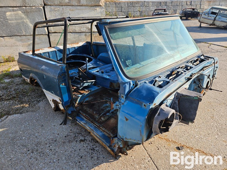 1972-chevrolet-k5-image-3