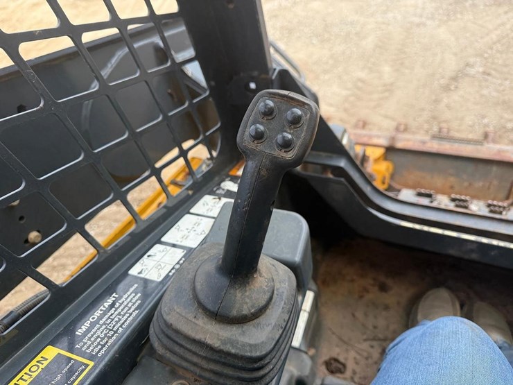 2020-deere-333g-image-22