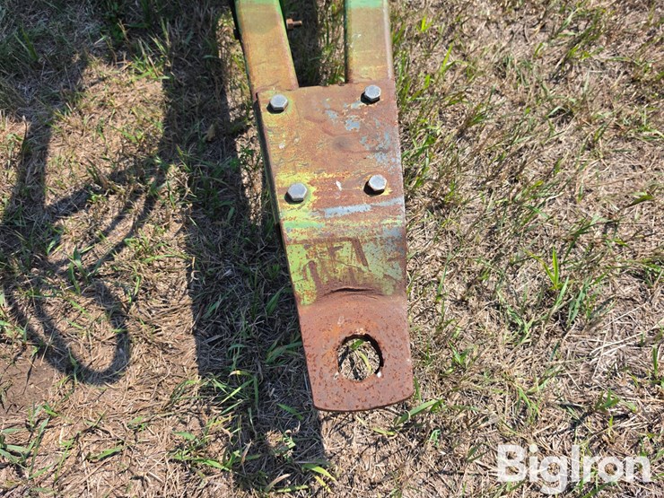 john-deere-235-image-18