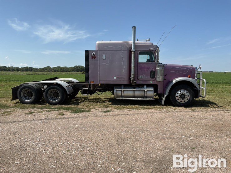 2003-freightliner-fld120-image-4