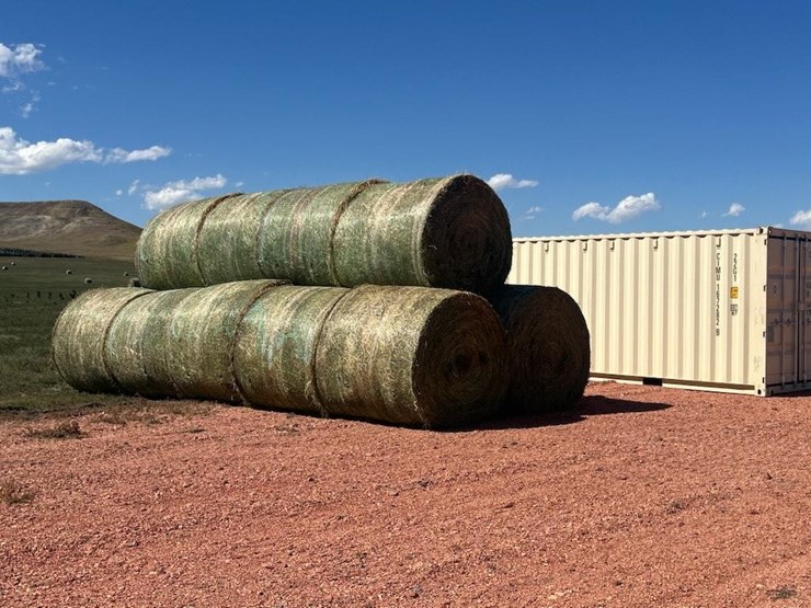 alfalfa-hay-bales-image-1