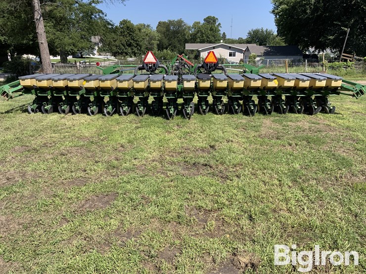 john-deere-7300-image-2
