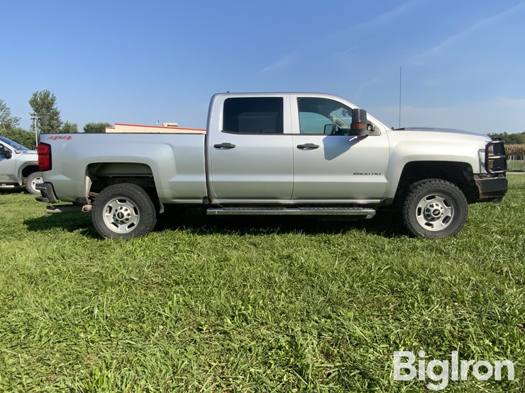 2017-chevrolet-silverado-2500-image-3