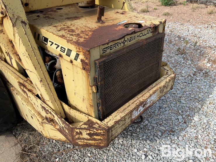 new-holland-l779-image-16