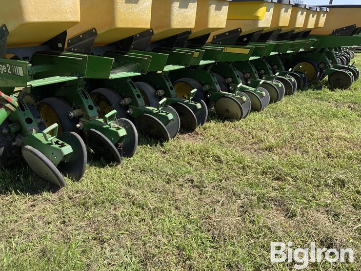 john-deere-7300-image-19