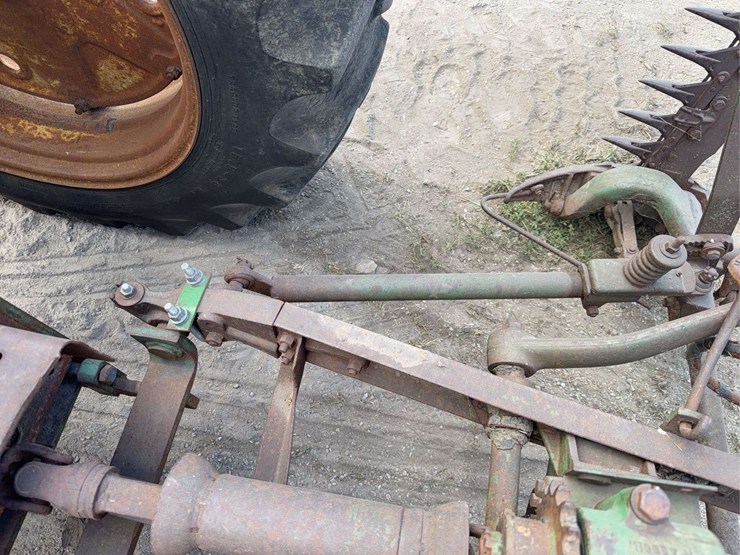 john-deere-3010-image-47