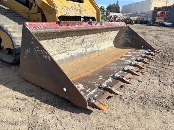 2021-caterpillar-299d3-image-12
